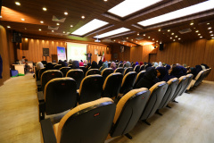 سخنرانی درباره پیشگیری از بیماریهای قلبی عروقی در خانه سلامت شهرداری تهران توسط دکتر اکبر نیک پژوه